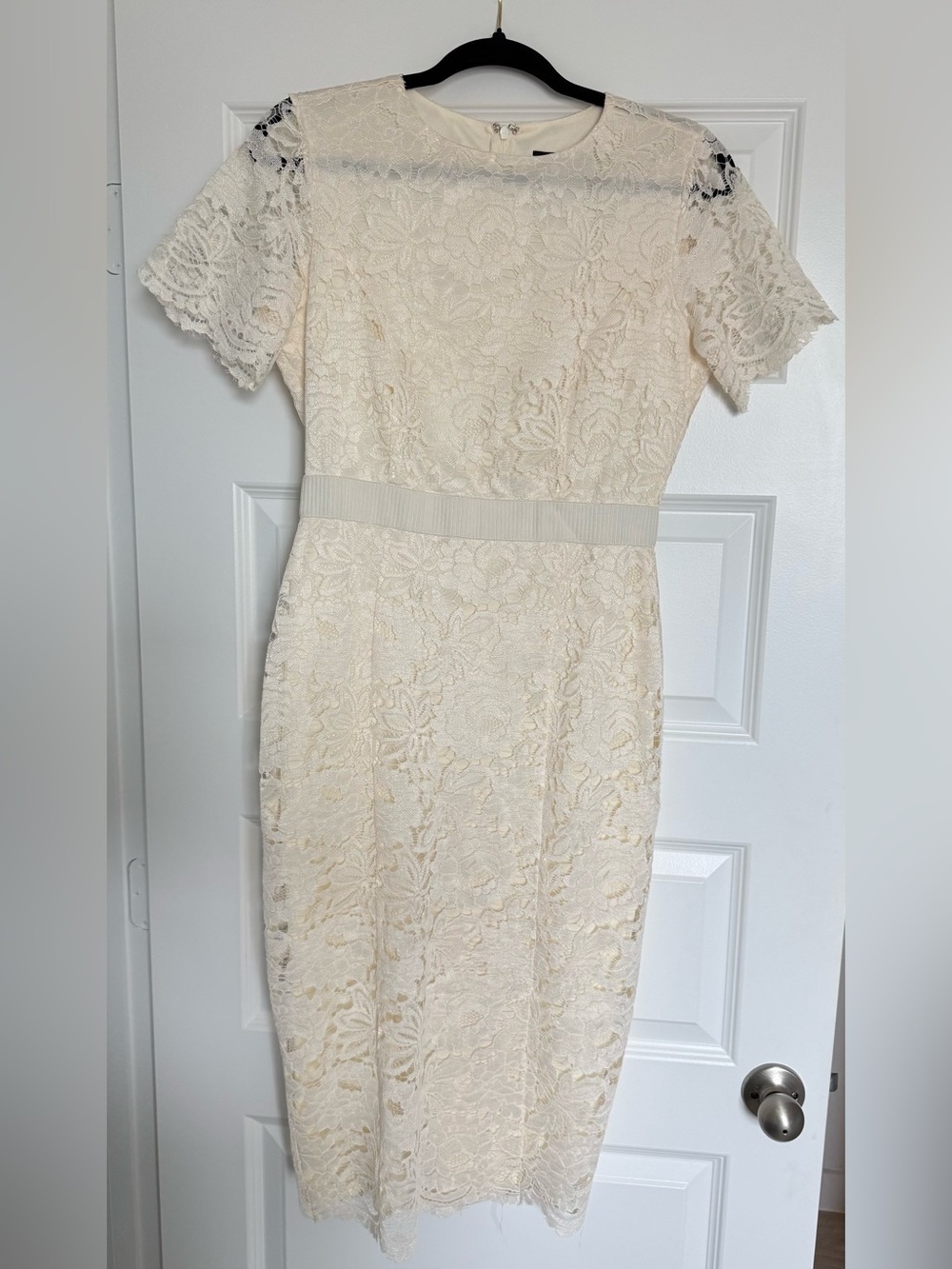 Alexia Admor ivory dress